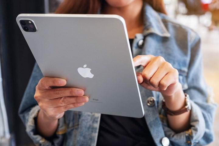 Meral Erden: Apple Yeni Ipad Pro'Da Magsafe Takviyesini Cam Apple Logosu Üzerinden Sunacak 1