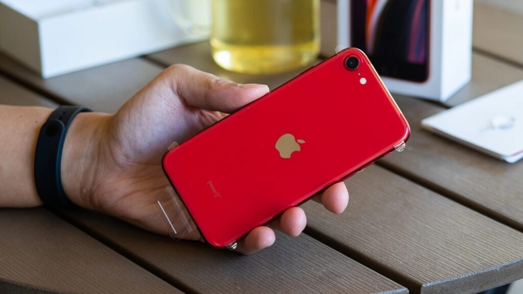 Şinasi Kaya: iPhone SE 3’ün tasarımı netleşmeye başladı 3