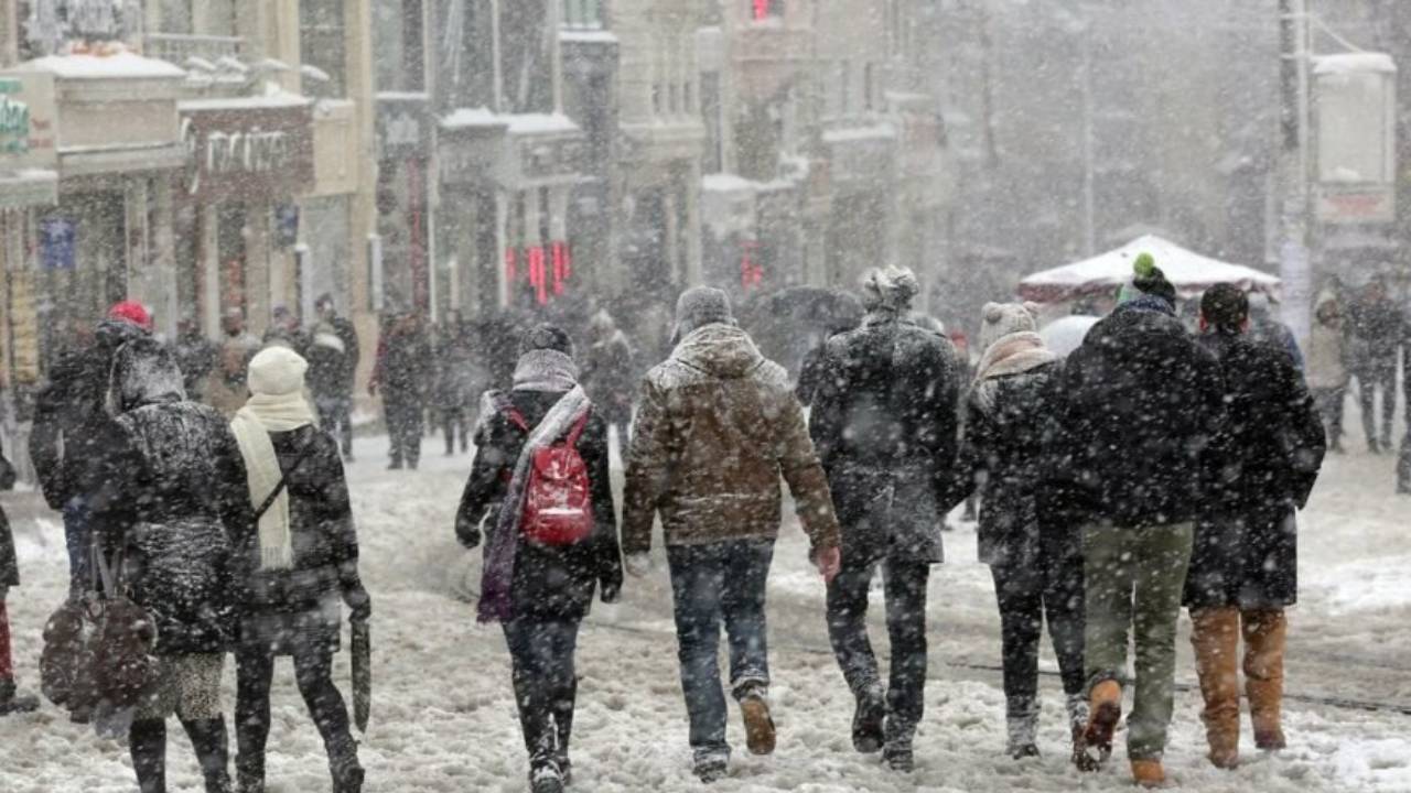 Şinasi Kaya: İstanbul'Da Kar Yağışı Sebebiyle Kamu Çalışanlarına Müsaade 1