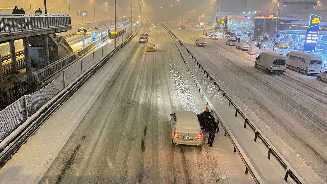 Şinasi Kaya: İstanbul'Da Kar Yağışı Sebebiyle Kamu Çalışanlarına Müsaade 3
