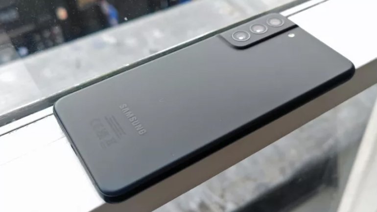 Meral Erden: Samsung Galaxy S21 FE ön inceleme 3