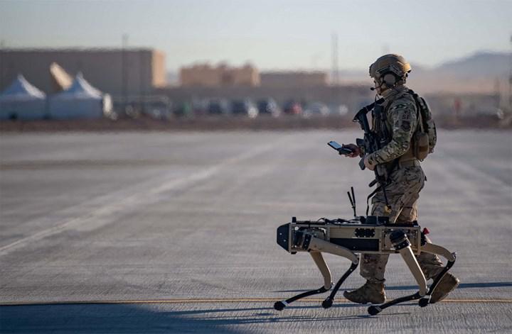 Şinasi Kaya: ABD'nin Meksika hududunda robot köpekler devriye gezecek 1