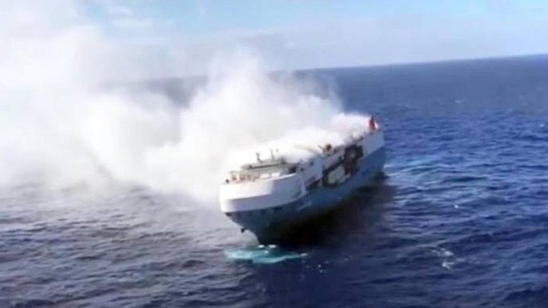 Şinasi Kaya: Binlerce Lüks Arabası Taşıyan Gemi Okyanusta Alev Aldı 3
