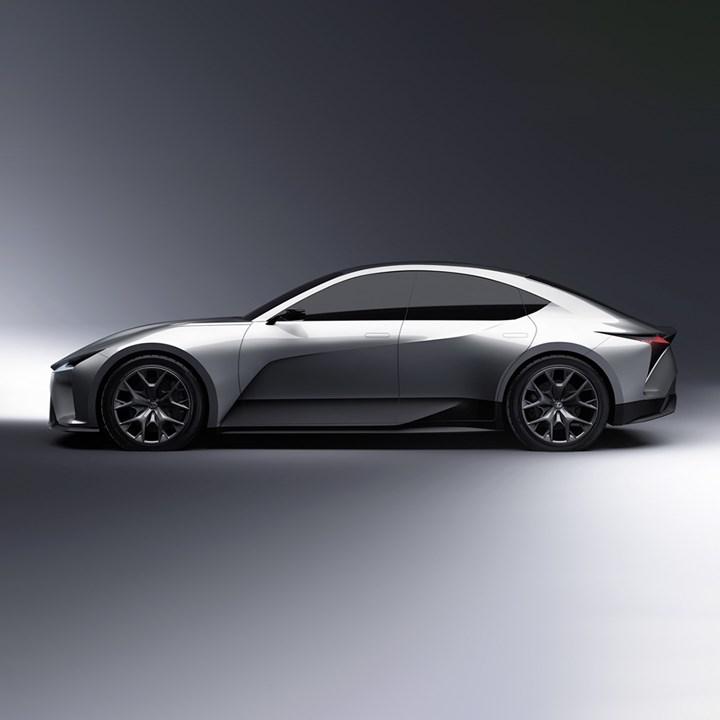 Meral Erden: Lexus'un elektrikli sedan konseptinden yeni görseller geldi 25
