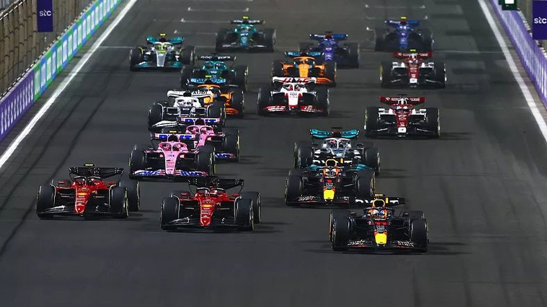 Şinasi Kaya: Formula 1 Suudi Arabistan GP’sinin Kazanını Verstappen Oldu! 5