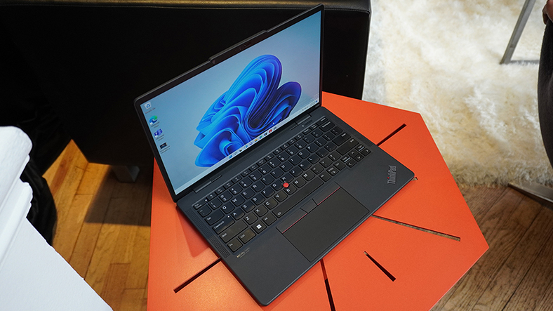 Meral Erden: Lenovo, MWC 2022’de 8 Yeni Laptop Tanıttı 7