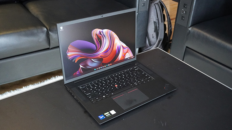Meral Erden: Lenovo, MWC 2022’de 8 Yeni Laptop Tanıttı 8
