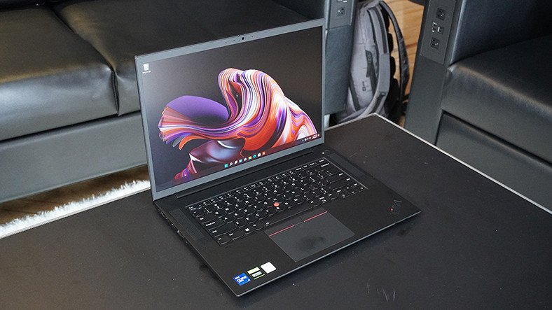 Meral Erden: Lenovo, MWC 2022’de 8 Yeni Laptop Tanıttı 17