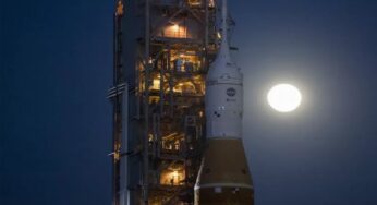 NASA’nın İnsanlığı Tekrar Ay’a Taşıyacak Dev Roketi Rampaya Çıktı