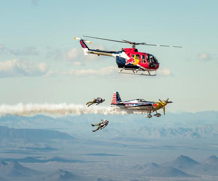 İnanç Can Çekmez: Red Bull Gösterisinde, Iki Pilot Havada Uçaklarını Değiştirecek 1