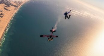 Red Bull gösterisinde, iki pilot havada uçaklarını değiştirecek