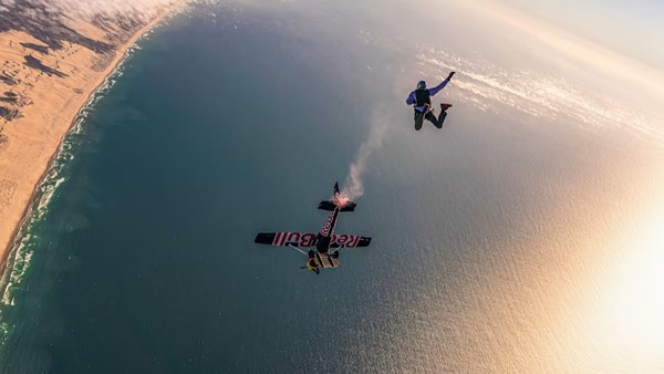 İnanç Can Çekmez: Red Bull gösterisinde, iki pilot havada uçaklarını değiştirecek 5