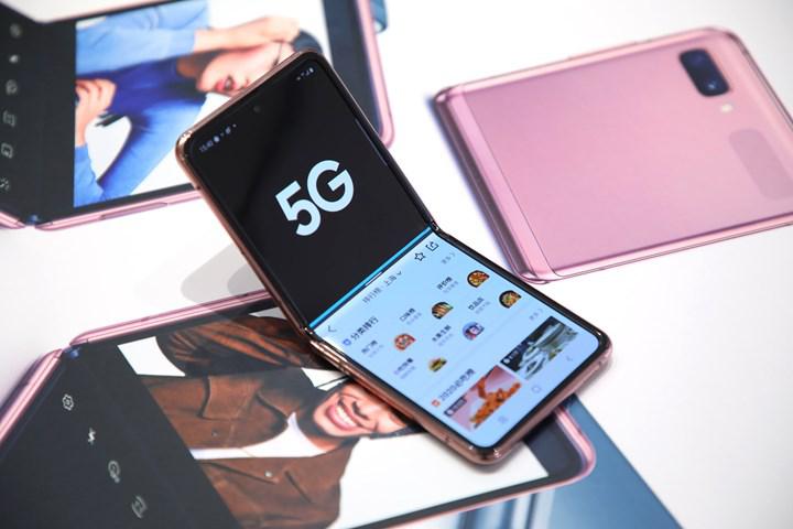 Şinasi Kaya: Samsung katlanabilir telefon pazarını domine etti 1