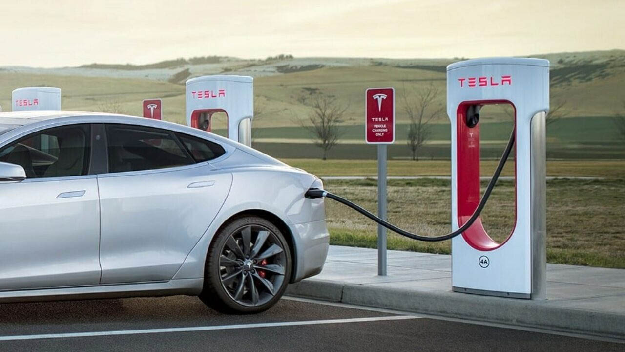 Şinasi Kaya: Tesla'dan Ukrayna Kararı: Şarj İstasyonları Fiyatsız Oldu 1