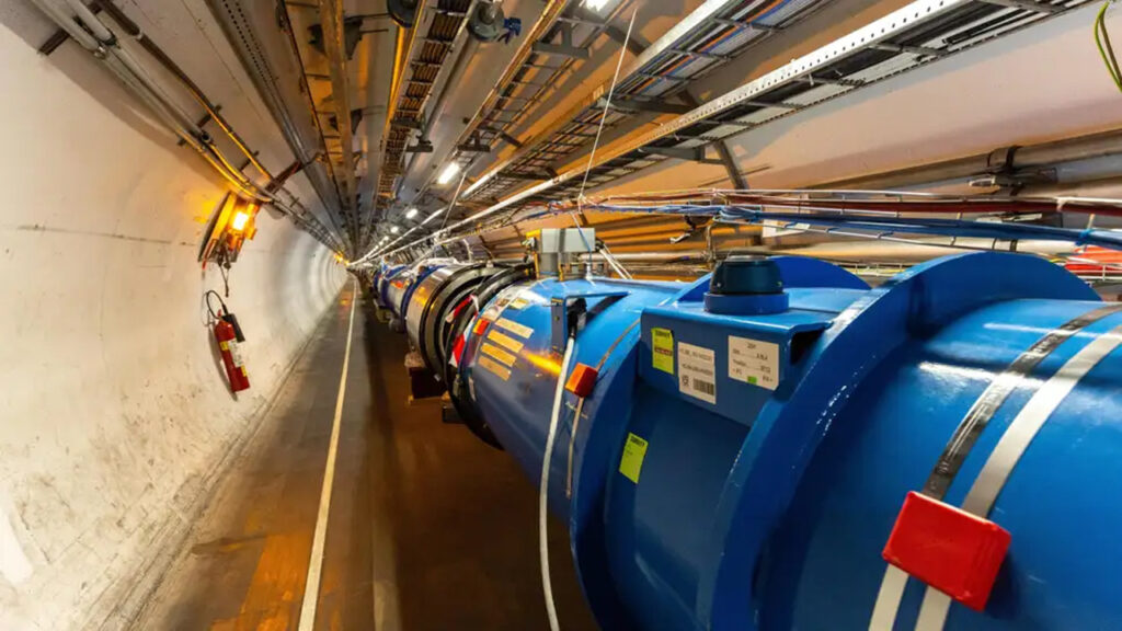 İnanç Can Çekmez: Geçtiğimiz günlerde tekrar faal hale gelen CERN'deki Büyük Hadron Çarpıştıcısı, vakit kaybetmeden birinci rekorunu kırdı 1