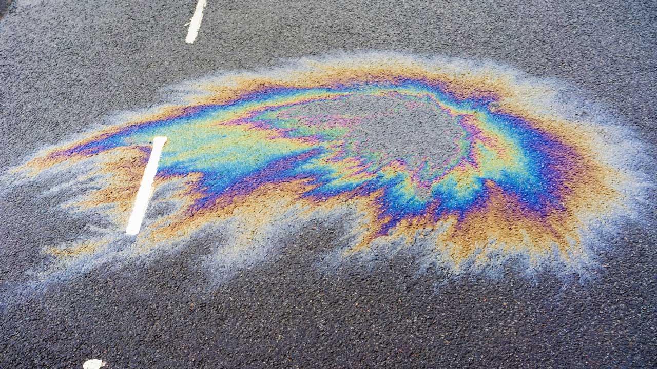 İnanç Can Çekmez: Petrol Kalıntıları Neden Gökkuşağı Renklerinde Görünür? 1