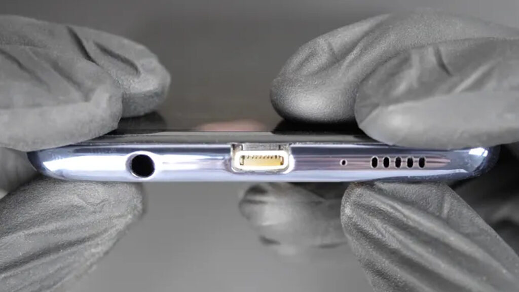İnanç Can Çekmez: UBS-C girişli iPhone'un akabinde, artık de Lightning girişli Android 1
