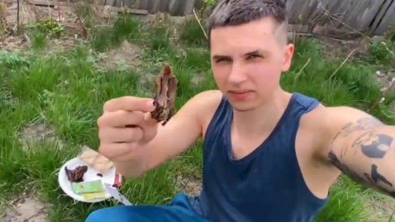 Şinasi Kaya: Ukraynalı YouTuber'ın Rus Askerin Etini Yediği Tez Edildi 1