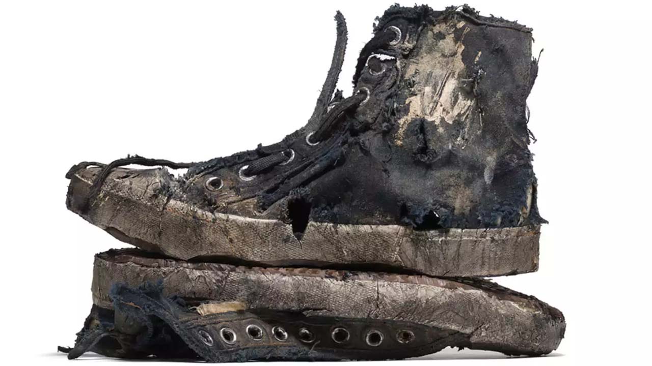 Meral Erden: Balenciaga’nın Eskitilmiş Ayakkabısı Alay Konusu Oldu 37