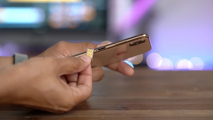 Meral Erden: Steve Jobs, iPhone'larda SIM kart yuvası bulunması fikrine birinci günden beri karşıydı 9