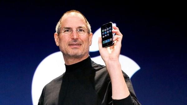 Şinasi Kaya: Steve Jobs, iPhone'larda SIM kart yuvası bulunması fikrine birinci günden beri karşıydı 7