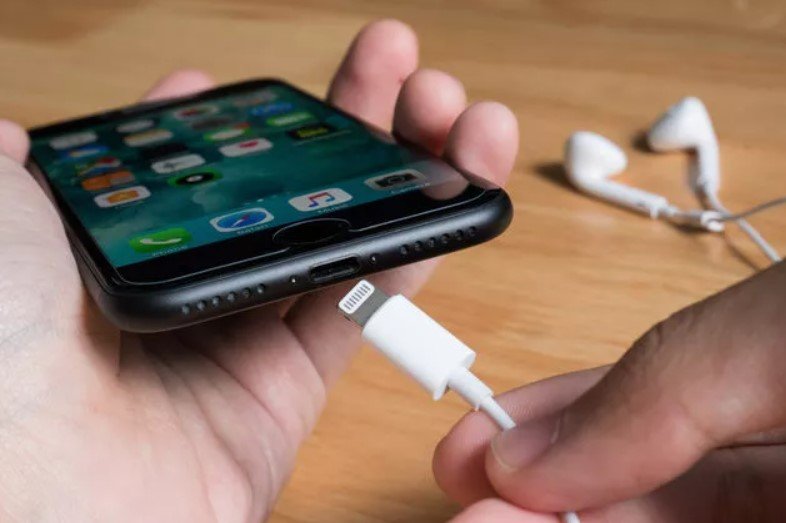 İnanç Can Çekmez: Yeni iPhone Modelleri USB-C Portuna Sahip Olabilir 1