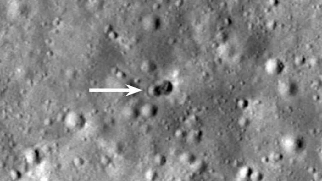Meral Erden: Ay'a çarpan uzay çöpünün oluşturduğu krater, bilim insanlarını şaşırttı 1