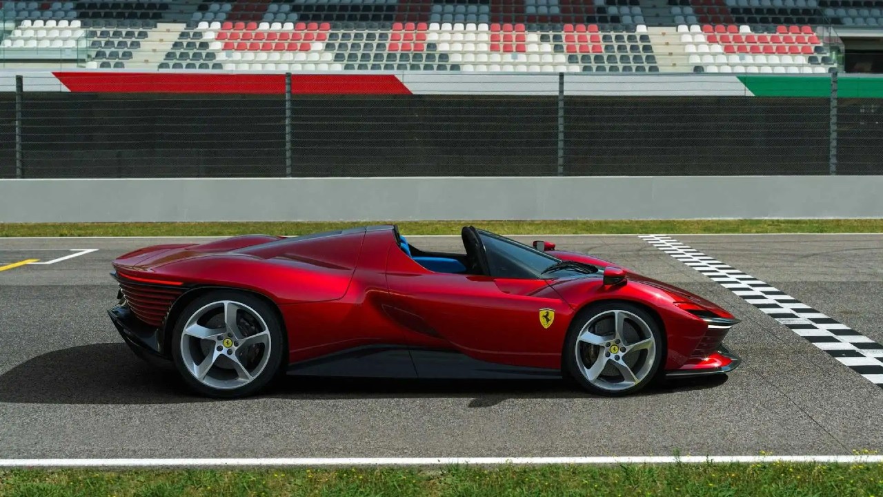 Şinasi Kaya: Ferrari Daytona Sp3 Kamuflajla Test Edilirken Görüntülendi 11