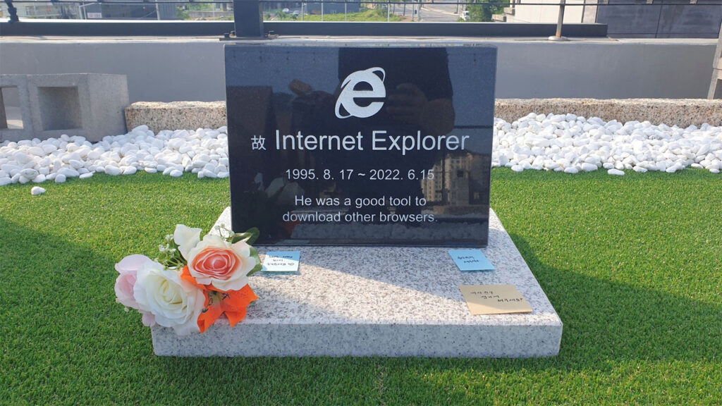 Meral Erden: İnternet Explorer için tasarlanan gerçek mezar taşı, üzerinde yazanlarla internette viral oldu 1