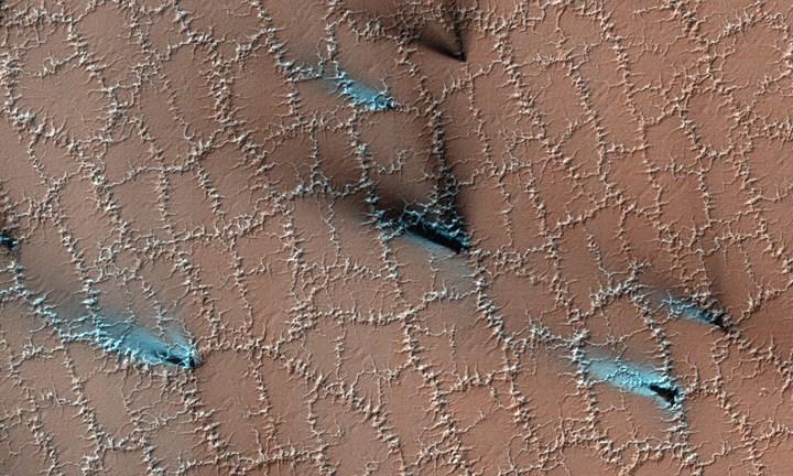 Meral Erden: Mars'Taki Garip Desenlerin Gizemi Çözüldü: Örümcek Yahut Arı Yok 1