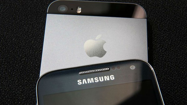Şinasi Kaya: Samsung kendi uygulamasını tanıtırken ezkaza iPhone reklamı yaptı 5