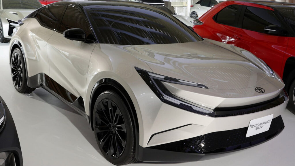 Ulaş Utku Bozdoğan: Toyota'nın sevilen C-HR modeli büsbütün elektrikli olarak geliyor! 3