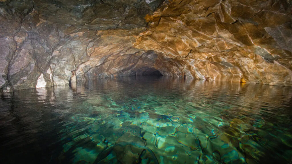Ulaş Utku Bozdoğan: Dünya'nın en eski suyu: Tam 2 milyar yıldır, 2.5 km derinde yatıyormuş... 1