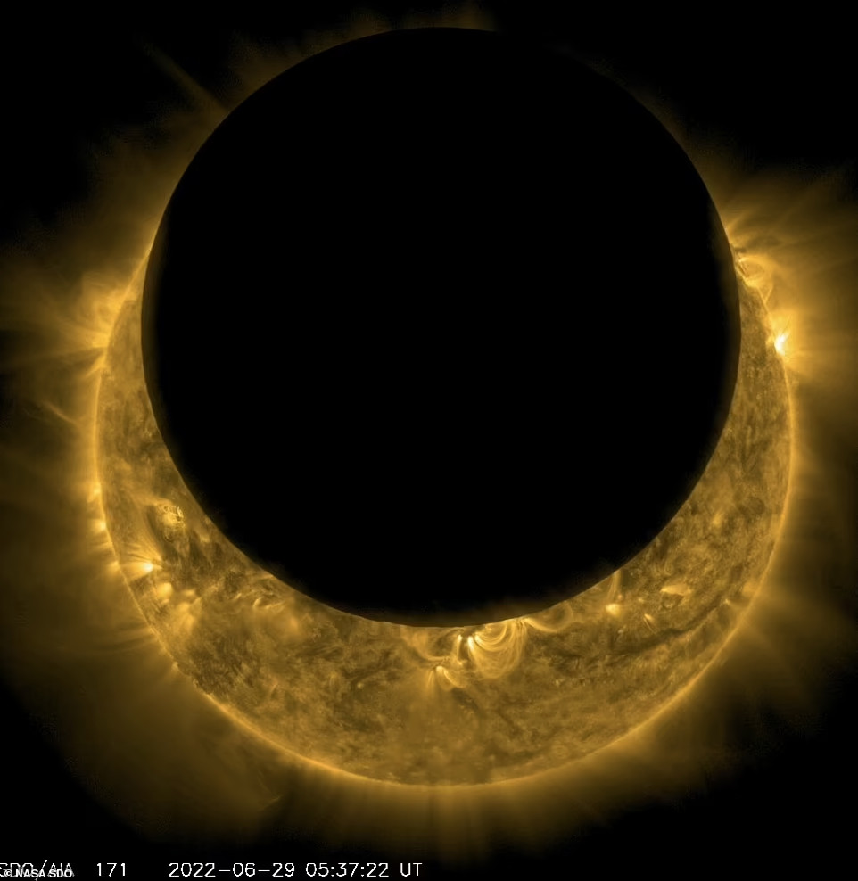 Meral Erden: Güneş Tutulması, Uzaydan Işte Bu Türlü Görünüyor... 1