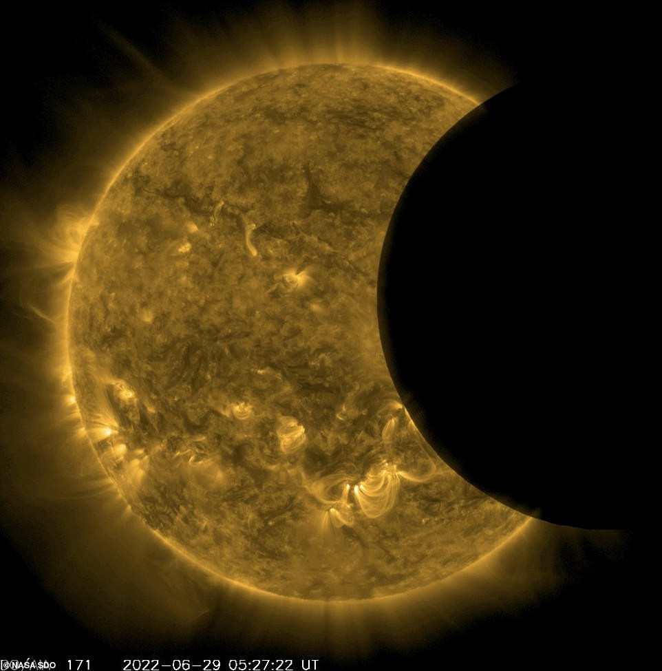 Meral Erden: Güneş Tutulması, Uzaydan Işte Bu Türlü Görünüyor... 3