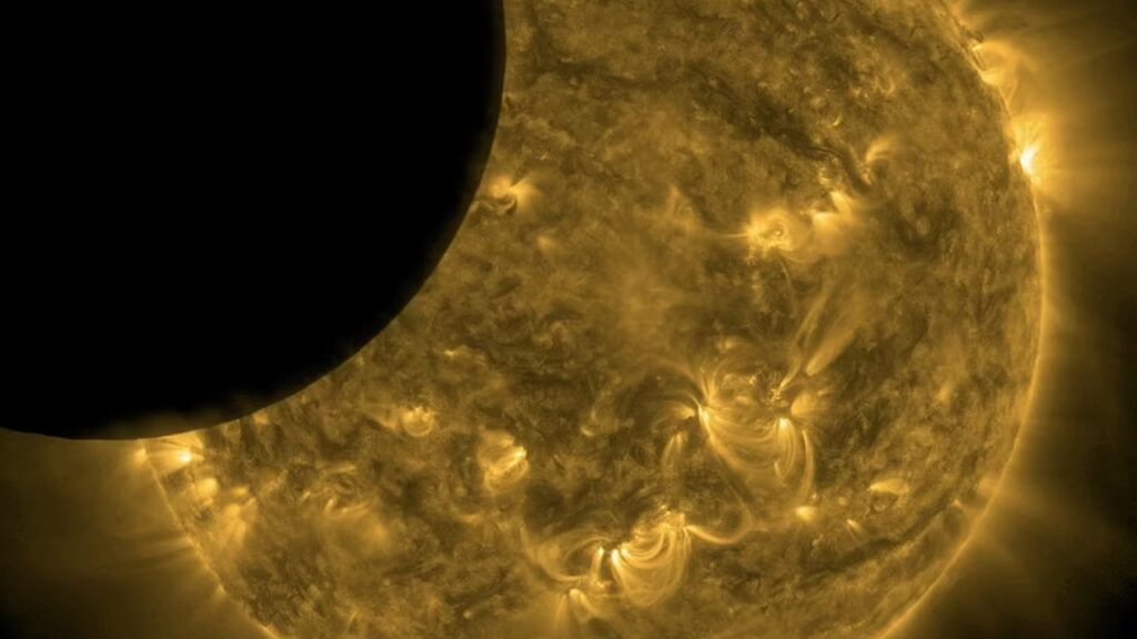 Meral Erden: Güneş tutulması, uzaydan işte bu türlü görünüyor... 5