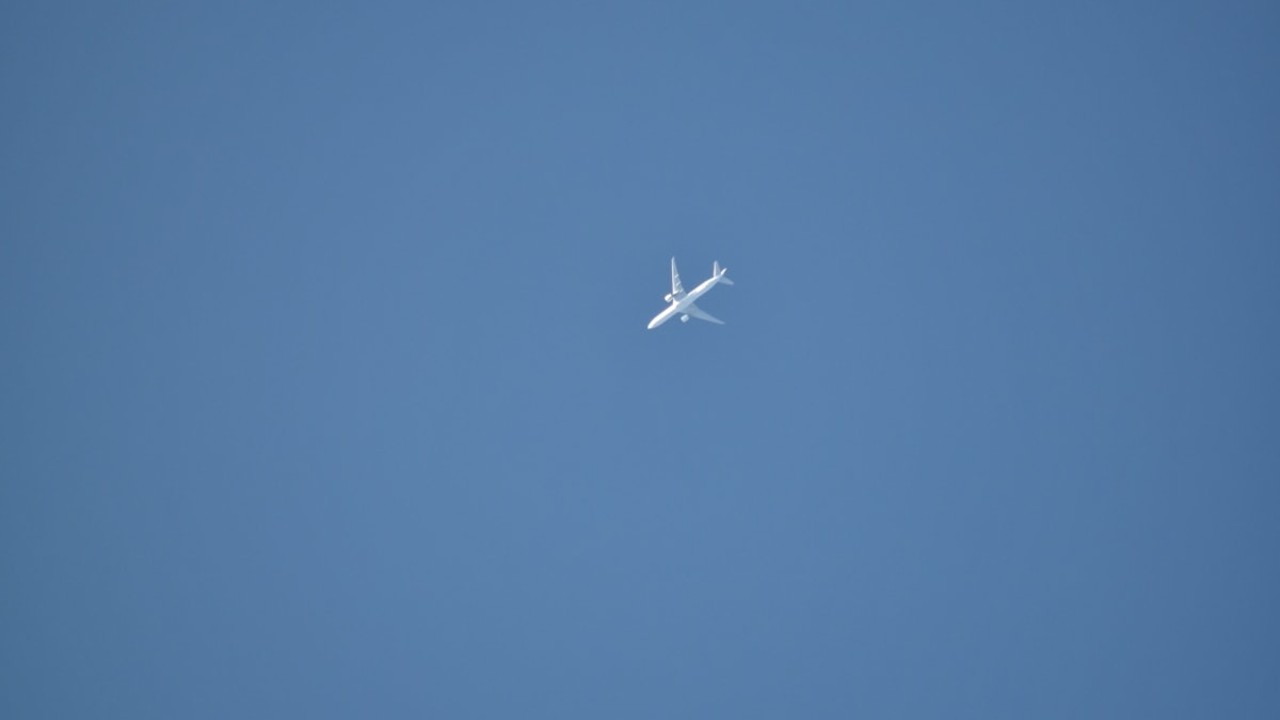 İnanç Can Çekmez: Uçaklar Gökyüzünde Neden Yavaş İlerliyormuş Gibi Görünür? 5