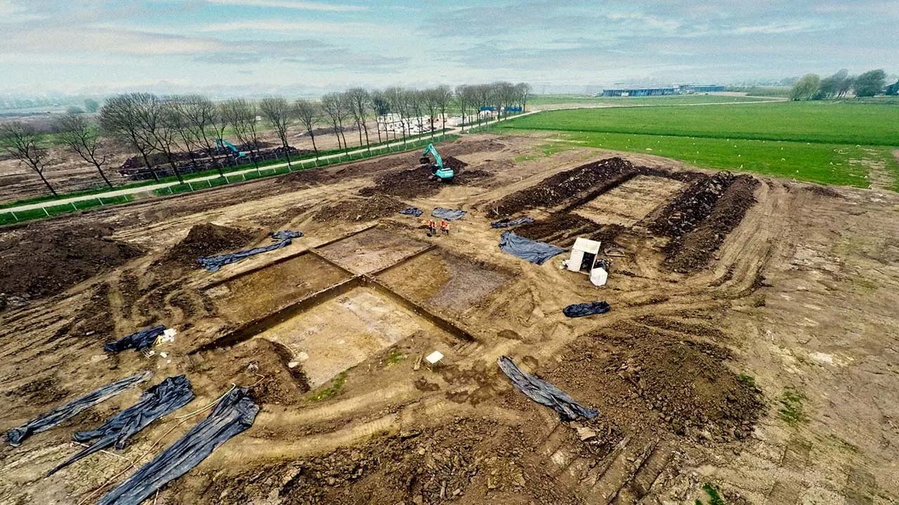 İnanç Can Çekmez: &Quot;Hollanda'Nın Stonehenge'I&Quot; Keşfedildi: 4000 Yıllık Mezarlık Ve Mezopotamya'Dan Getirilen Cam Boncuk Bulundu 3
