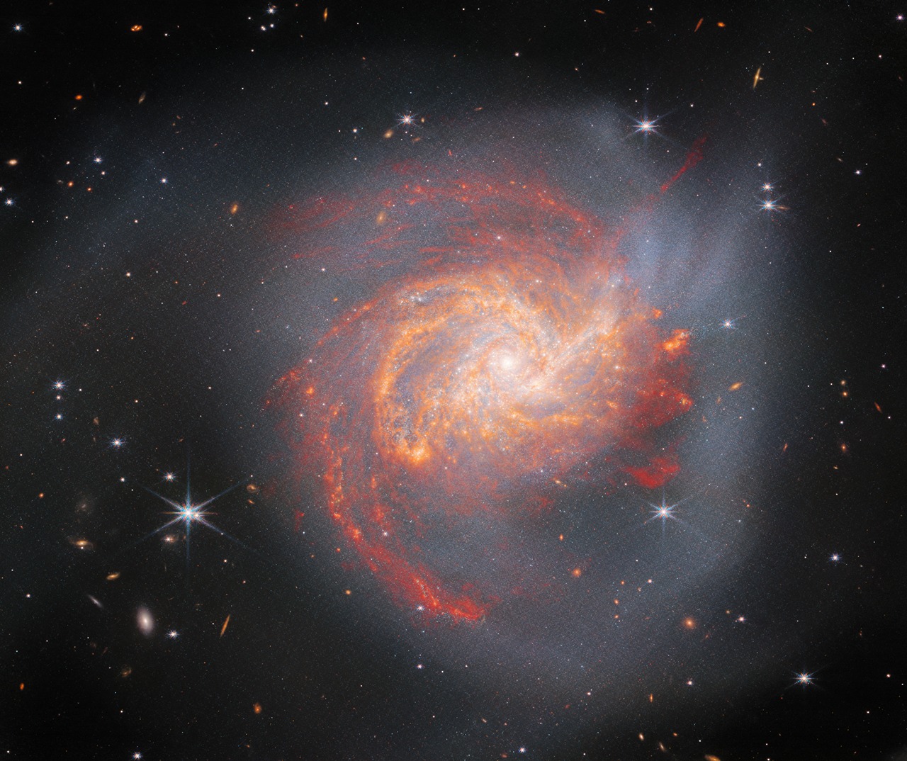 Ulaş Utku Bozdoğan: James Webb Uzay Teleskobu'Nun Uzayda Olduğu 1 Yıl Boyunca Çektiği En İyi Fotoğraflar 27