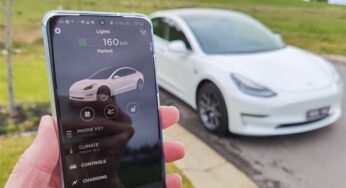 iPhone Kullanıcıları, Sadece Siri’ye Seslenerek Tesla Otomobillerini Kontrol Edebilecek