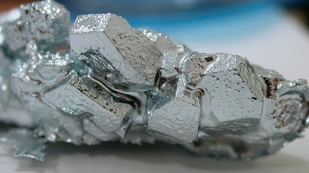 Şinasi Kaya: Bazı Metalleri Paramparça Eden Bu Element, Nasıl Oluyor Da Elimize Değdiğinde Hiç Zarar Vermiyor? 3