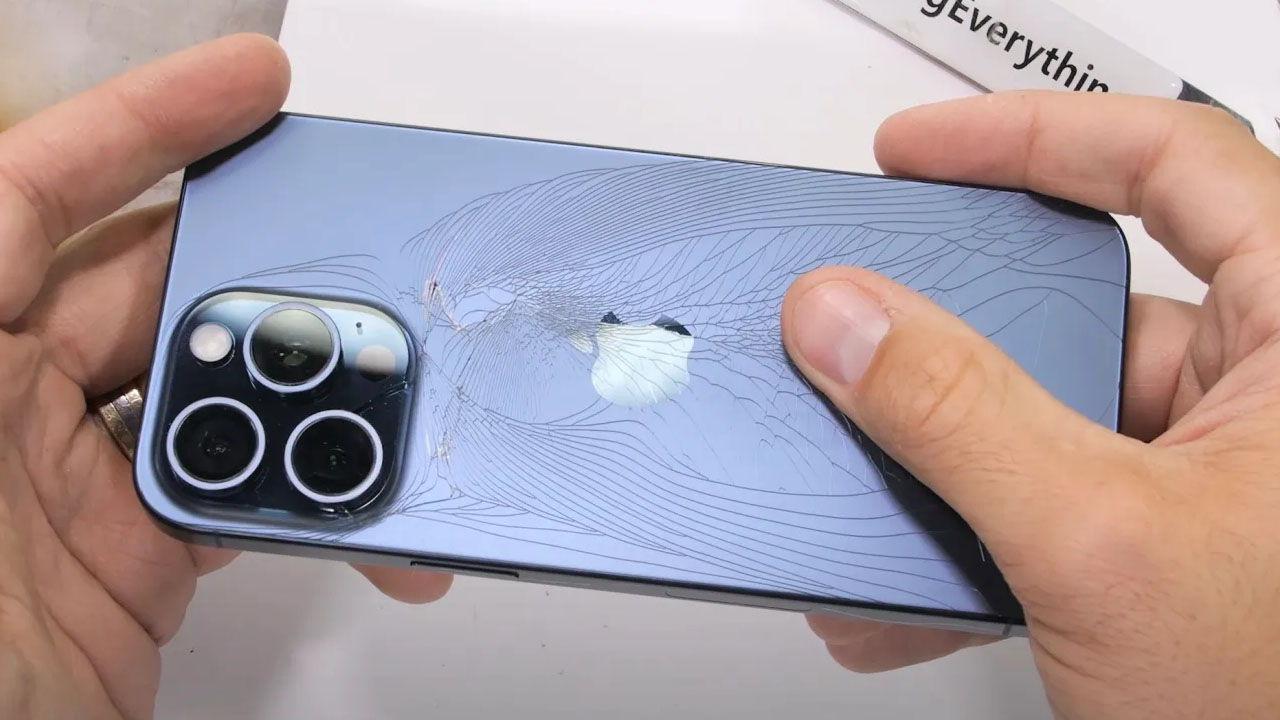 Şinasi Kaya: Iphone 15 Pro Max'In Camı, Bükülme Testinde Tuz Buz Oldu [Video] 1