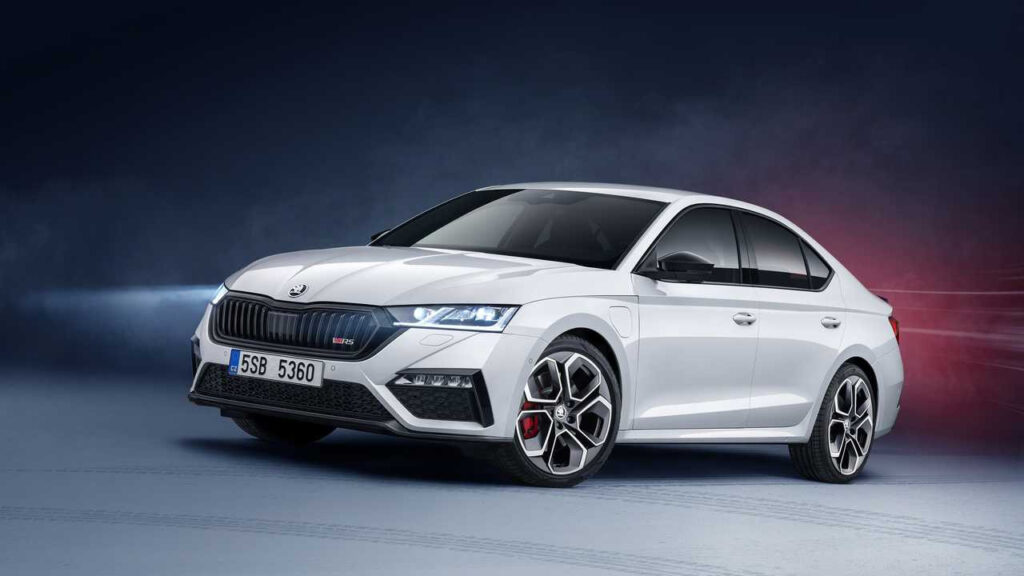 İnanç Can Çekmez: Passat’ı unutturan otomobil! Skoda Superb kampanyalı fiyatları çok cazip! 1