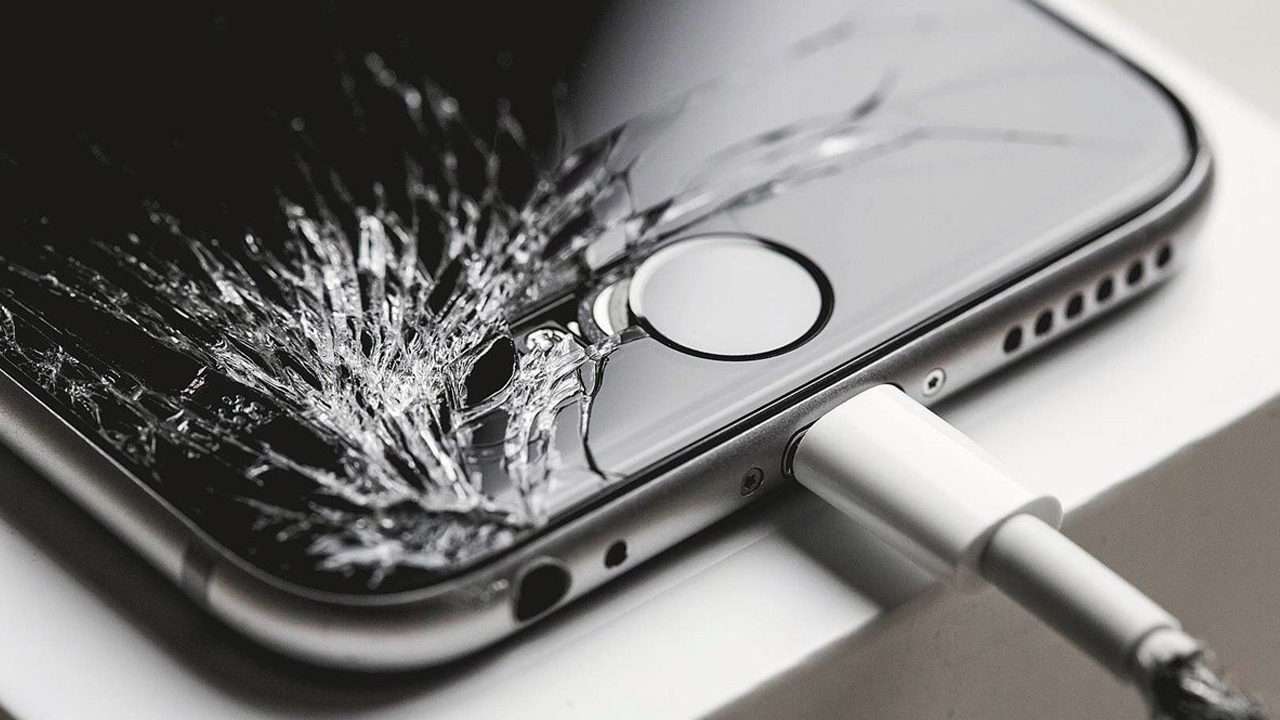 Kırık Ekranla Yaşayan Iphone Kullanıcılarının Durumu