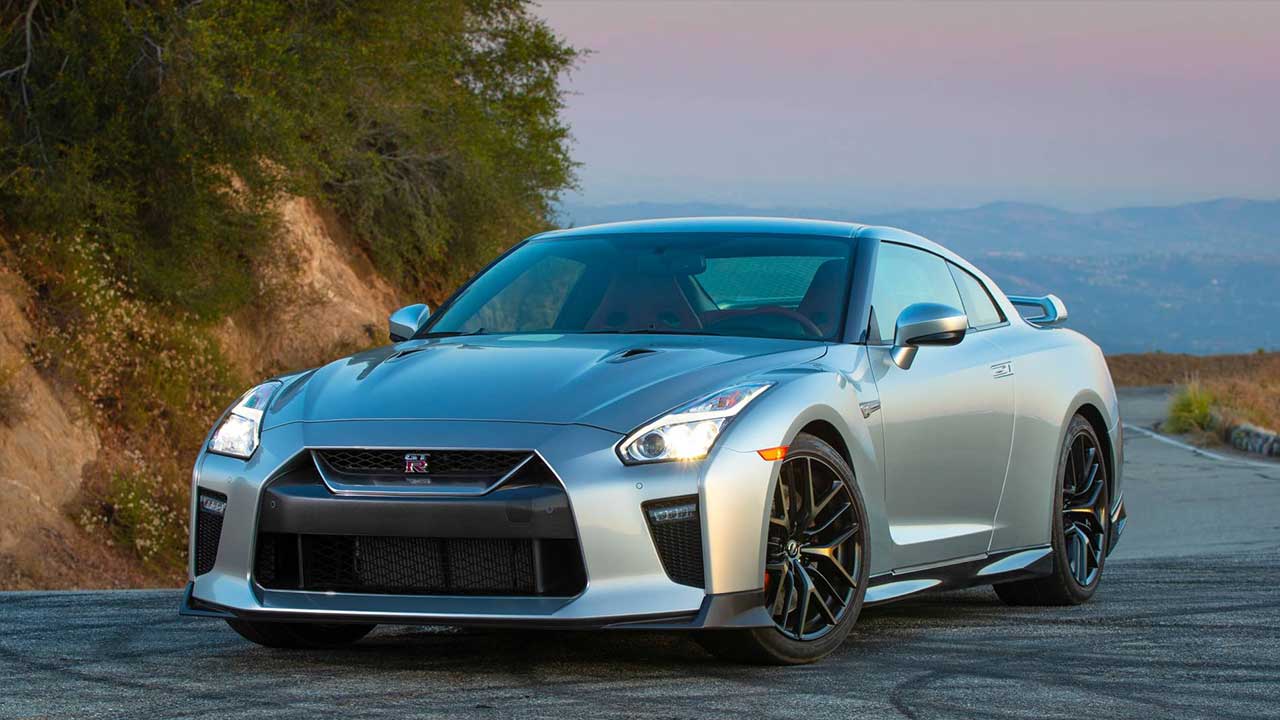 Nissan GT-R Serisi: İkonik Performans ve Tasarım