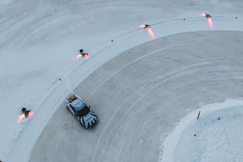 Porsche Taycan GTS ile Elektrikli Otomobiller Arasında Rekor Drift Denemesi
