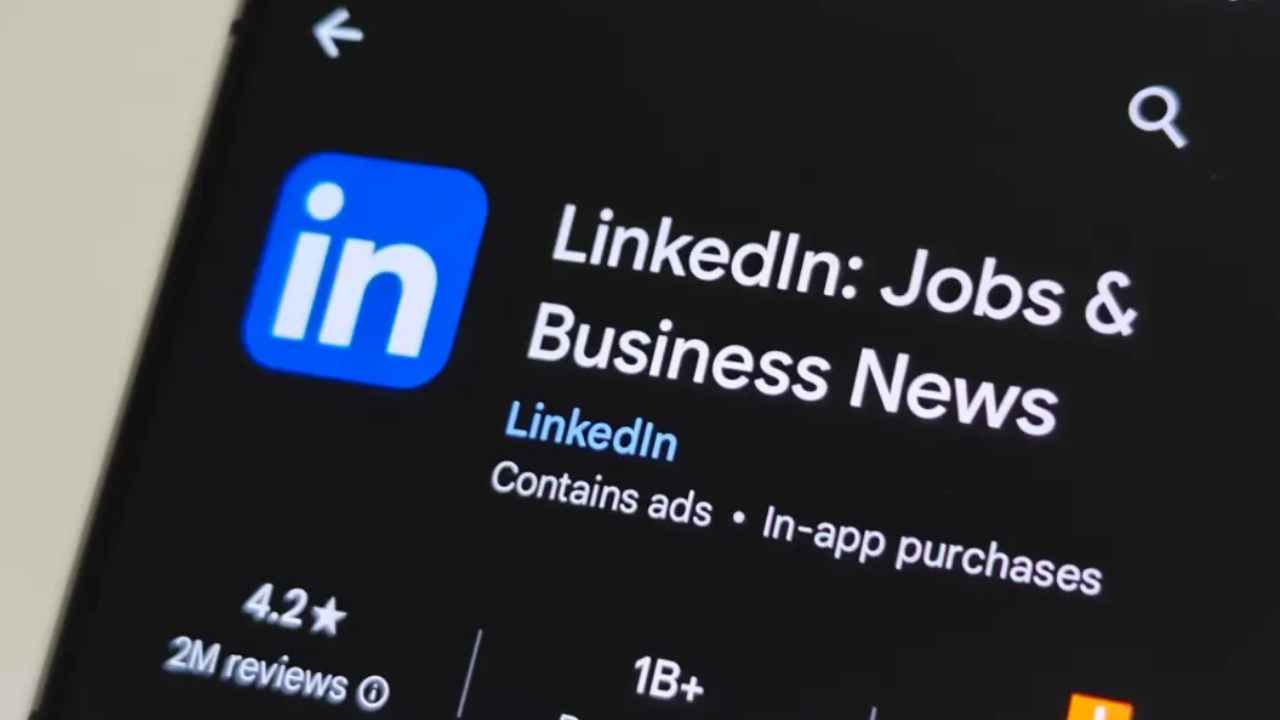 LinkedIn, Yeni Yapay Zekâ Araçları ile İş Arama Süreçlerini Kolaylaştırıyor