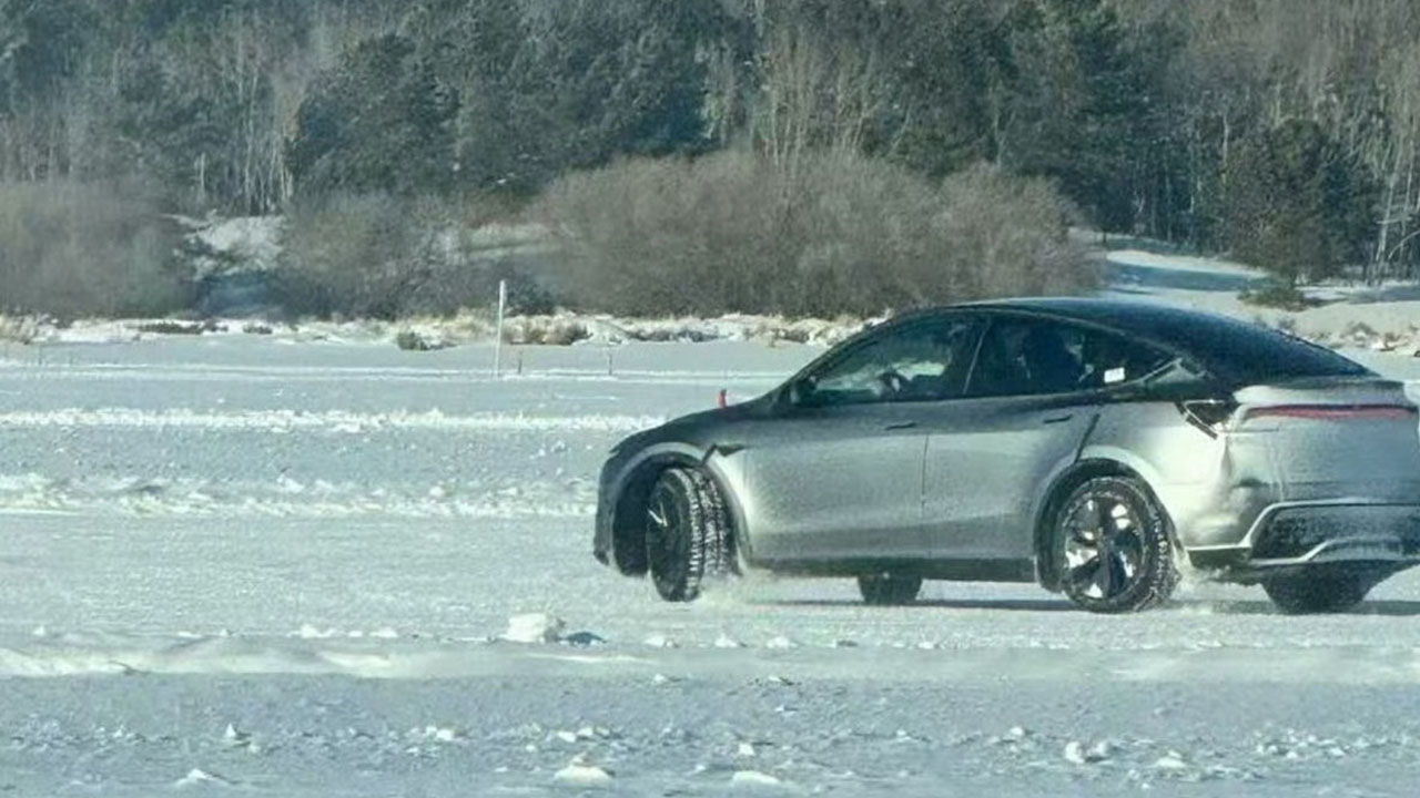 Yeni Tesla Model Y'nin Makyajlı Versiyonu Kamuflajsız Görüntülendi