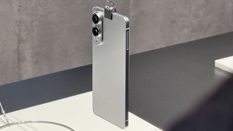 Şinasi Kaya: Samsung Galaxy S25 Edge: İnce Tasarım ve Özellikler 2 Samsung Galaxy S25 Edge: İnce Tasarım ve Özellikler