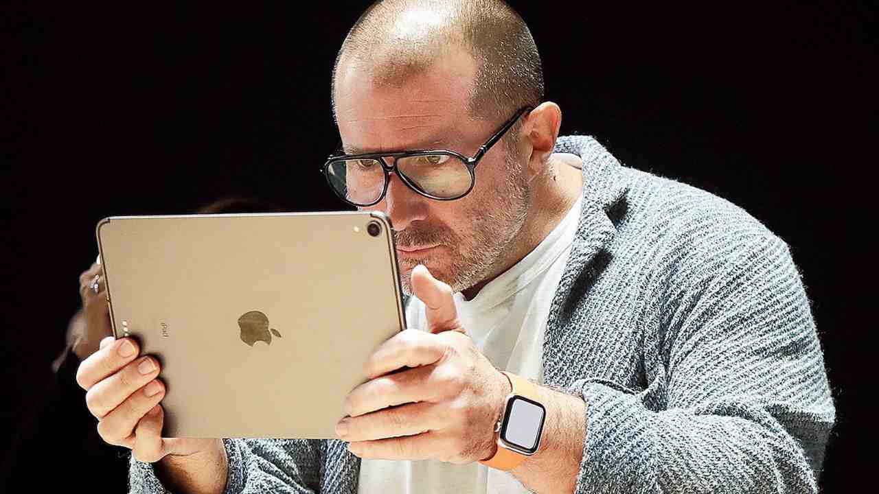 OpenAI, Jony Ive'ın Yapay Zeka Telefonu Projesini Satın Almayı Düşünüyor